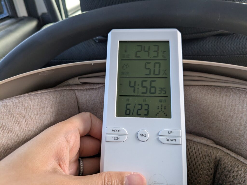 チャイルドシート　背中　暑い